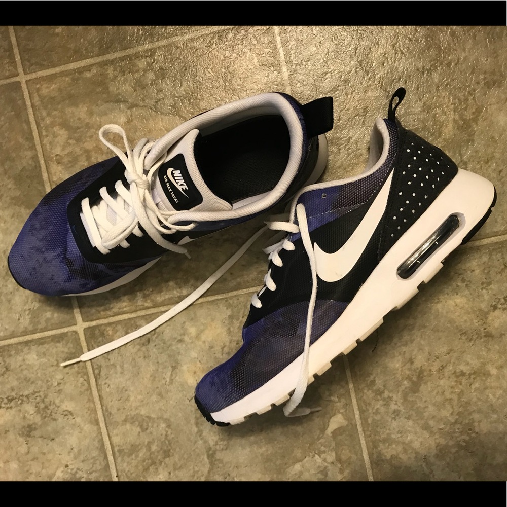 Nike Air Max hardly worn (size 8)